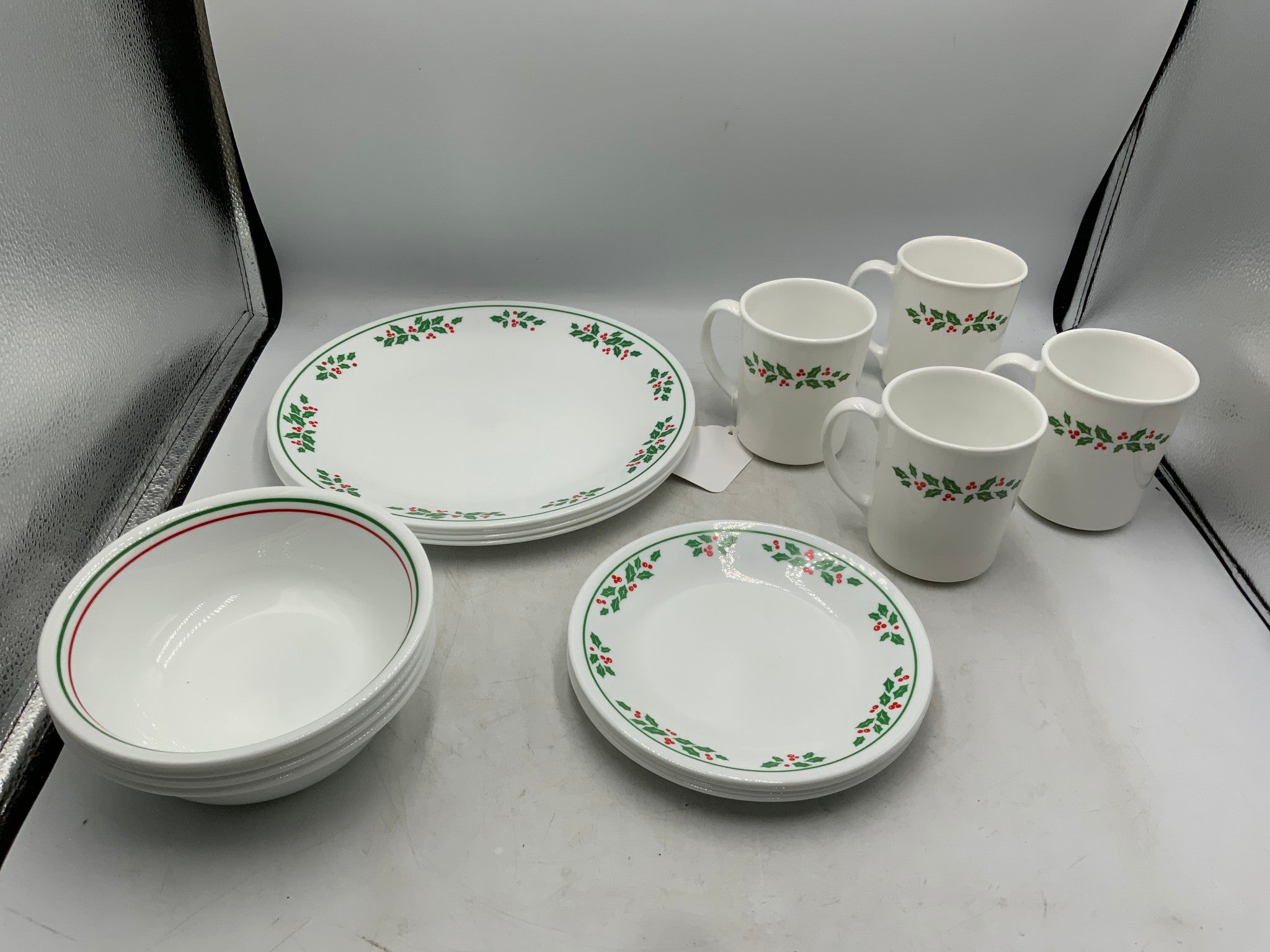 Corelle Holly Days 16 pc Dish Set
